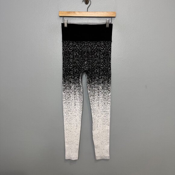 Athleta Pants - ATHLETA flurry base layer ombre tights size S